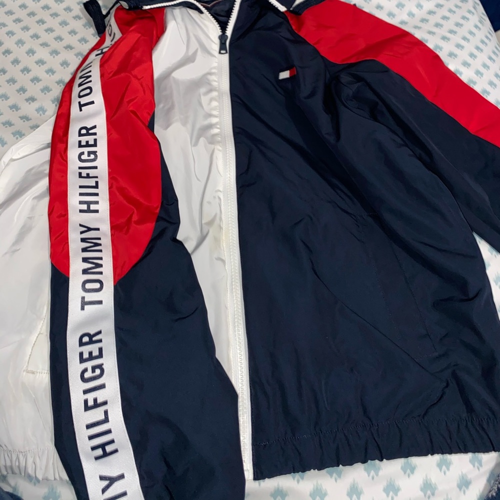 Almost never worn. Tommy Hilfiger windbreaker XXS.